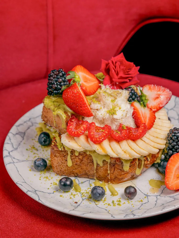French toast with fresh berries and banana at Cloud 7 Brunch